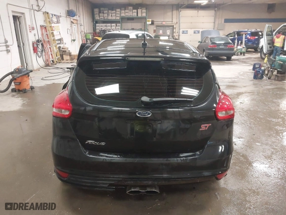 2015 Ford Focus ST with VIN 1FADP3L90FL305407, listed as a IAAI auction lot 41508693 with 172,191 mi miles. Bid and sale history available at carsss.com. Image 17.