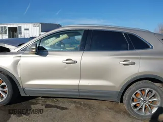 2015 Lincoln MKC z VIN 5LMCJ1A93FUJ26649, wystawiony jako IAAI lot #41832976 z przebiegiem 215 692 mil mil oraz . Historia ofert i sprzedaży dostępna na DreamBid. Obrazek 13.