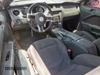 2014 Ford Mustang V6 z VIN 1ZVBP8AM5E5240978, wystawiony jako Copart lot #58018635 z przebiegiem 176 267 mil mil oraz Szkoda całkowita • Salvage title. Historia ofert i sprzedaży dostępna na DreamBid. Obrazek 8.