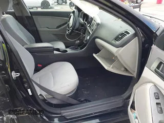 2013 Kia Optima LX z VIN 5XXGM4A74DG221272, wystawiony jako IAAI lot #41470828 z przebiegiem 76 452 mil mil oraz . Historia ofert i sprzedaży dostępna na DreamBid. Obrazek 5.
