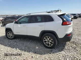 2014 Jeep Cherokee Altitude with VIN 1C4PJMCB5EW282205, listed as a Copart auction lot 53421125 with 185,915 mi miles and Clean Title. Bid and sale history available at carsss.com. Image 2.