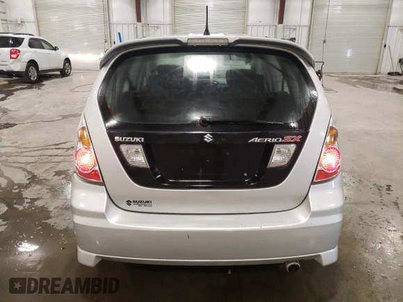 2005 Suzuki Aerio SX z VIN JS2RC61H555300879, wystawiony jako Copart lot #80481084 z przebiegiem 129 196 mil mil oraz Szkoda całkowita • Salvage title. Historia ofert i sprzedaży dostępna na DreamBid. Obrazek 6.