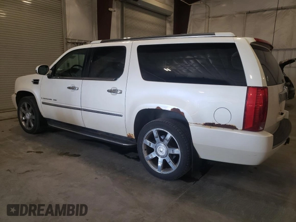 2008 Cadillac Escalade ESV z VIN 1GYFK66858R184955, wystawiony jako Copart lot #55686375 z przebiegiem 184 426 mil mil oraz Czysty tytuł • Clean title. Historia ofert i sprzedaży dostępna na DreamBid. Obrazek 2.