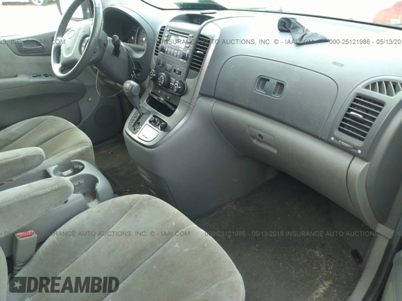 2008 Kia Sedona LX with VIN KNDMB233186202061, listed as a IAAI auction lot 25121986 with 140,688 mi miles. Bid and sale history available at carsss.com. Image 5.