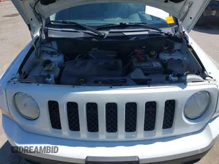 2014 Jeep Patriot Latitude z VIN 1C4NJPFB1ED505288, wystawiony jako IAAI lot #42118356 z przebiegiem 146 615 mil mil oraz . Historia ofert i sprzedaży dostępna na DreamBid. Obrazek 10.
