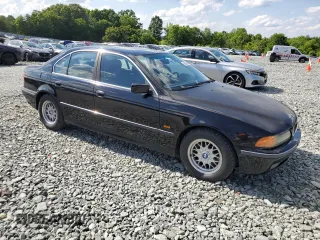 1997 BMW 5 Series 528i z VIN WBADD6325VBW22169, wystawiony jako Copart lot #56245985 z przebiegiem 238 308 mil mil oraz Czysty tytuł • Clean title. Historia ofert i sprzedaży dostępna na DreamBid. Obrazek 4.