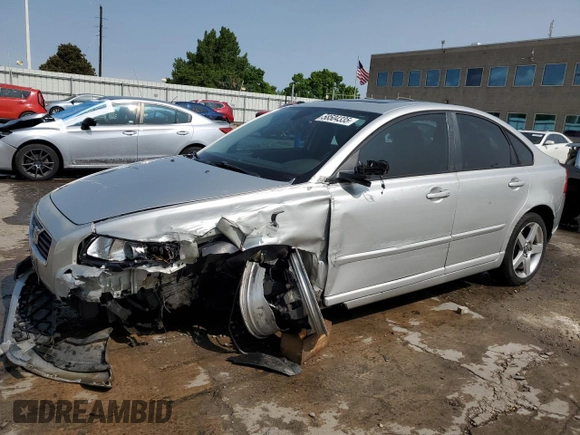 2008 Volvo S40 2.4L z VIN YV1MS390682382013, wystawiony jako Copart lot #58504335 z przebiegiem 93 187 mil mil oraz Szkoda całkowita • Salvage title. Historia ofert i sprzedaży dostępna na DreamBid. Obrazek 1.