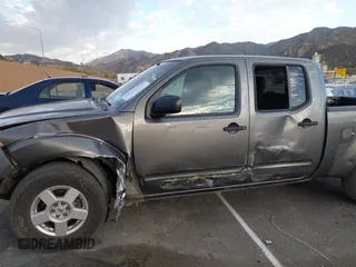 2007 Nissan Frontier SE z VIN 1N6AD09U67C411083, wystawiony jako IAAI lot #41691251 z przebiegiem 186 495 mil mil oraz . Historia ofert i sprzedaży dostępna na DreamBid. Obrazek 6.
