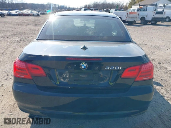 2013 BMW 3 Series 328i z VIN WBADW7C5XDE732643, wystawiony jako IAAI lot #41665789 z przebiegiem Nie podano mil oraz . Historia ofert i sprzedaży dostępna na DreamBid. Obrazek 15.