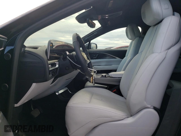 2023 Cadillac LYRIQ RWD Luxury z VIN 1GYKPMRK1PZ003280, wystawiony jako Copart lot #70182293 z przebiegiem 2186 mil mil oraz . Historia ofert i sprzedaży dostępna na DreamBid. Obrazek 7.