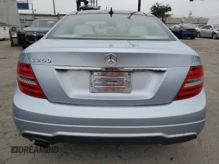 2013 Mercedes-Benz C 250 z VIN WDDGJ4HB8DG000369, wystawiony jako Copart lot #59053675 z przebiegiem 89 217 mil mil oraz Szkoda całkowita • Salvage title. Historia ofert i sprzedaży dostępna na DreamBid. Obrazek 6.