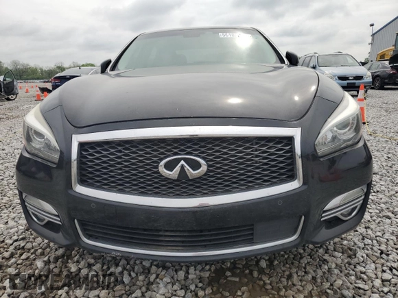 2015 Infiniti Q70 z VIN JN1BY1PR1FM830664, wystawiony jako Copart lot #56182275 z przebiegiem 263 925 mil mil oraz Czysty tytuł • Clean title. Historia ofert i sprzedaży dostępna na DreamBid. Obrazek 5.