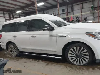 2019 Lincoln Navigator Reserve with VIN 5LMJJ2LT1KEL25094, listed as a IAAI auction lot 41258495 with 63,139 mi miles. Bid and sale history available at carsss.com. Image 13.