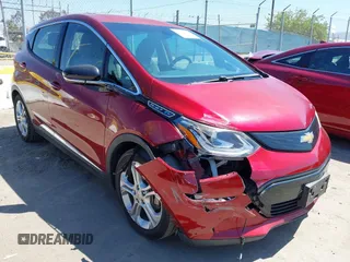 2017 Chevrolet Bolt EV LT z VIN 1G1FW6S04H4153289, wystawiony jako IAAI lot #42201502 z przebiegiem 136 712 mil mil oraz . Historia ofert i sprzedaży dostępna na DreamBid. Obrazek 1.