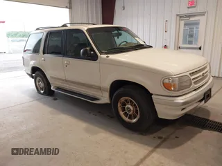 1998 Ford Explorer XL z VIN 1FMZU34E8WZB12600, wystawiony jako IAAI lot #42183517 z przebiegiem 196 799 mil mil oraz . Historia ofert i sprzedaży dostępna na DreamBid. Obrazek 1.