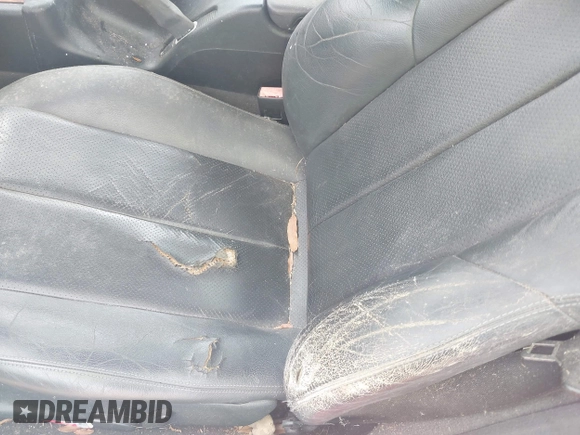 2001 Mercedes-Benz SLK 230/320 z VIN WDBKK65F31F223603, wystawiony jako IAAI lot #42307611 z przebiegiem 136 357 mil mil oraz . Historia ofert i sprzedaży dostępna na DreamBid. Obrazek 6.