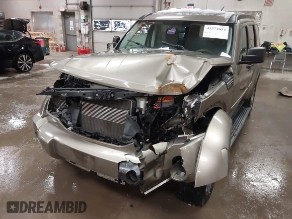 2007 Dodge Nitro SLT z VIN 1D8GU58K57W673543, wystawiony jako IAAI lot #41574634 z przebiegiem 64 286 mil mil oraz . Historia ofert i sprzedaży dostępna na DreamBid. Obrazek 6.