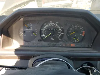1991 Mercedes-Benz 300 300CE with VIN WDBEA51D4MB435873, listed as a Copart auction lot 76500764 with 143,880 mi miles and Salvage Title. Bid and sale history available at carsss.com. Image 9.