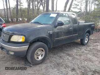 2001 Ford F-150 XL z VIN 1FTRX18W81NA40901, wystawiony jako IAAI lot #41182038 z przebiegiem Nie podano mil oraz . Historia ofert i sprzedaży dostępna na DreamBid. Obrazek 2.