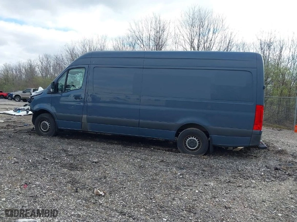 2019 Mercedes-Benz Sprinter Cargo Van with VIN WD4PF1CD1KP147624, listed as a IAAI auction lot 41832359 with 68,434 mi miles. Bid and sale history available at carsss.com. Image 3.