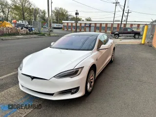 2019 Tesla Model S 75D with VIN 5YJSA1E28KF333962, listed as a Copart auction lot 54815975 with 21,203 mi miles and Salvage title. Bid and sale history available at DreamBid. Image 2.