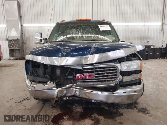 2002 GMC Sierra 2500HD SLE with VIN 1GTHK23192F157362, listed as a IAAI auction lot 41200514 with 145,273 mi miles. Bid and sale history available at carsss.com. Image 13.
