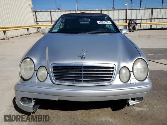 2003 Mercedes-Benz CLK 4.3L with VIN WDBLK70G13T132778, listed as a Copart auction lot 47026765 with 127,963 mi miles and Salvage Title. Bid and sale history available at carsss.com. Image 5.