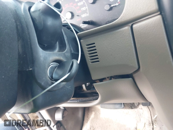2002 Ford Explorer XLT с VIN 1FMZU63E02ZA06400, выставлен на аукционе IAAI как лот 42479464 с пробегом 234 453 миль миль и . История ставок и продаж доступна на DreamBid. Изображение 11.