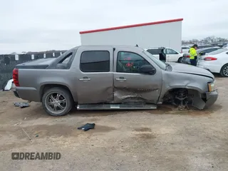 2007 Chevrolet Avalanche LTZ z VIN 3GNEC12J77G129472, wystawiony jako IAAI lot #41100413 z przebiegiem Nie podano mil oraz . Historia ofert i sprzedaży dostępna na DreamBid. Obrazek 13.