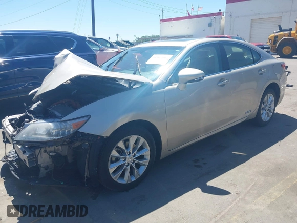 2013 Lexus ES 300h z VIN JTHBW1GG9D2012639, wystawiony jako IAAI lot #42157365 z przebiegiem 102 070 mil mil oraz . Historia ofert i sprzedaży dostępna na DreamBid. Obrazek 18.
