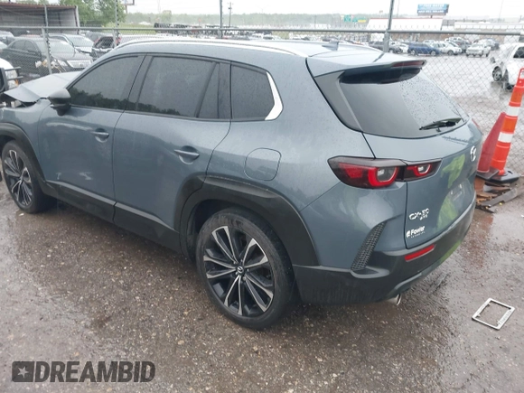 2023 Mazda CX-50 S Premium Plus z VIN 7MMVABEMXPN104518, wystawiony jako IAAI lot #42184893 z przebiegiem 61 991 mil mil oraz . Historia ofert i sprzedaży dostępna na DreamBid. Obrazek 3.