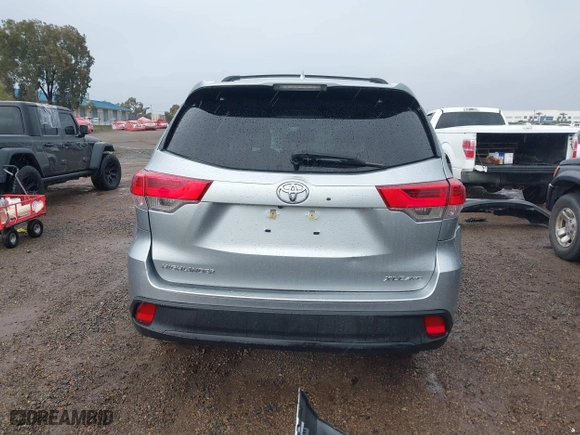 2019 Toyota Highlander SE with VIN 5TDJZRFH0KS608855, listed as a IAAI auction lot 41765566 with 30,228 mi miles. Bid and sale history available at carsss.com. Image 17.