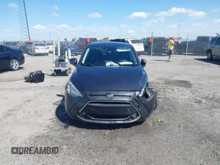 2020 Toyota Yaris LE z VIN 3MYDLBJV3LY703134, wystawiony jako IAAI lot #41984738 z przebiegiem 169 094 mil mil oraz . Historia ofert i sprzedaży dostępna na DreamBid. Obrazek 11.