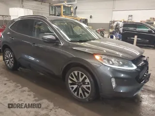 2020 Ford Escape Titanium z VIN 1FMCU9J95LUA39338, wystawiony jako IAAI lot #42319122 z przebiegiem 34 631 mil mil oraz . Historia ofert i sprzedaży dostępna na DreamBid. Obrazek 1.
