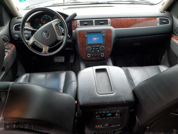2011 Chevrolet Suburban LT z VIN 1GNSKJE37BR272949, wystawiony jako Copart lot #55329935 z przebiegiem 211 997 mil mil oraz Nie do naprawy • Non repairable. Historia ofert i sprzedaży dostępna na DreamBid. Obrazek 8.