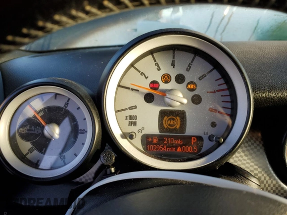 2010 MINI Convertible S с VIN WMWMS3C55ATY09477, выставлен на аукционе Copart как лот 78481974 с пробегом 102 954 миль миль и Списание • Salvage title. История ставок и продаж доступна на DreamBid. Изображение 9.