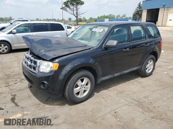 2011 Ford Escape XLS z VIN 1FMCU0C78BKB77957, wystawiony jako Copart lot #63610285 z przebiegiem 180 578 mil mil oraz Czysty tytuł • Clean title. Historia ofert i sprzedaży dostępna na DreamBid. Obrazek 1.