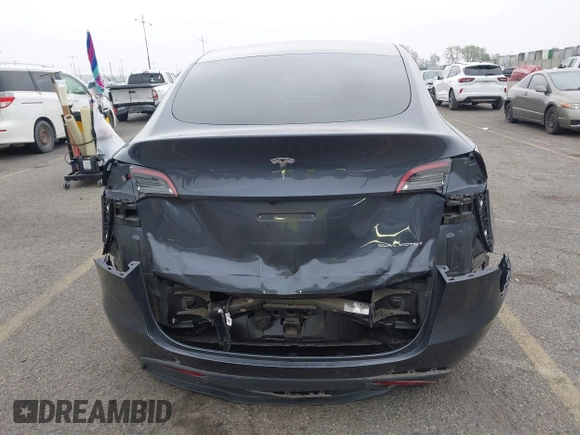 2021 Tesla Model Y Long Range with VIN 5YJYGDEEXMF092901, listed as a IAAI auction lot 42164866 with 61,240 mi miles and . Bid and sale history available at carsss.com. Image 6.