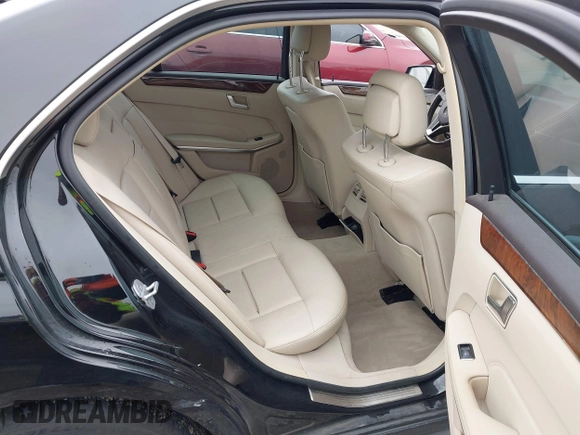 2014 Mercedes-Benz E 350 Sport z VIN WDDHF5KBXEA974847, wystawiony jako IAAI lot #41895287 z przebiegiem 152 703 mil mil oraz . Historia ofert i sprzedaży dostępna na DreamBid. Obrazek 8.