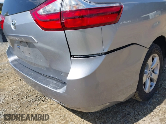 2017 Toyota Sienna LE Auto Access Seat with VIN 5TDKZ3DC4HS842904, listed as a IAAI auction lot 41946642 with 81,012 mi miles. Bid and sale history available at carsss.com. Image 17.