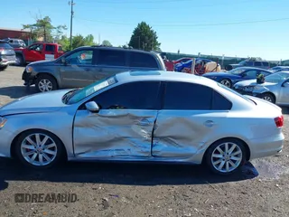 2015 Volkswagen Jetta GLI SEL с VIN 3VW4S7AJXFM345552, выставлен на аукционе IAAI как лот 42202133 с пробегом 111 303 миль миль и . История ставок и продаж доступна на DreamBid. Изображение 14.
