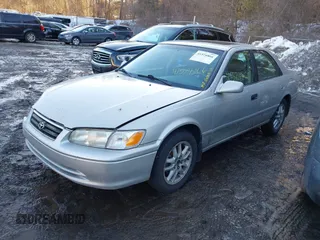 2001 Toyota Camry LE z VIN 4T1BF28K11U122669, wystawiony jako IAAI lot #41574866 z przebiegiem 233 301 mil mil oraz . Historia ofert i sprzedaży dostępna na DreamBid. Obrazek 17.