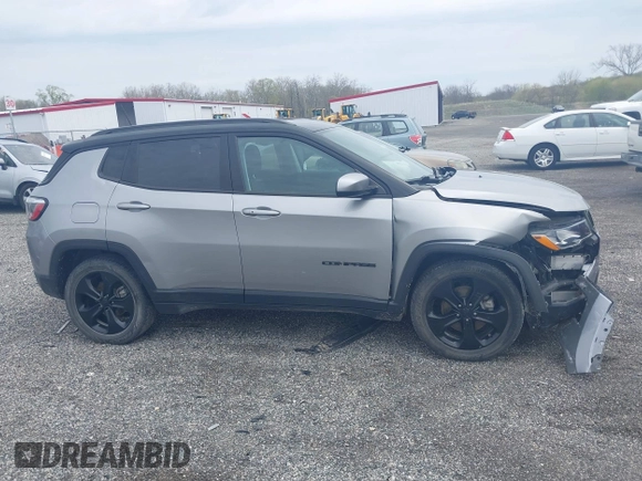2020 Jeep Compass Altitude z VIN 3C4NJCBB8LT105248, wystawiony jako IAAI lot #42021423 z przebiegiem 93 004 mil mil oraz . Historia ofert i sprzedaży dostępna na DreamBid. Obrazek 13.