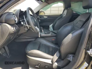 2018 Alfa Romeo Giulia Ti Sport z VIN ZARFAECN7J7588845, wystawiony jako Copart lot #55140535 z przebiegiem Nie podano mil oraz Szkoda całkowita • Salvage title. Historia ofert i sprzedaży dostępna na DreamBid. Obrazek 7.