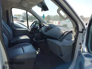 2017 Ford Transit z VIN 1FTYE1ZM6HKA83224, wystawiony jako IAAI lot #42045091 z przebiegiem 94 943 mil mil oraz . Historia ofert i sprzedaży dostępna na DreamBid. Obrazek 5.