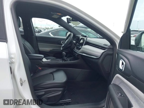 2024 Jeep Compass Latitude с VIN 3C4NJDBN3RT597390, выставлен на аукционе IAAI как лот 42499864 с пробегом 42 699 миль миль и . История ставок и продаж доступна на DreamBid. Изображение 5.
