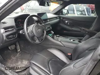 2021 Toyota Supra 3.0 z VIN WZ1DB0C05MW043003, wystawiony jako Copart lot #58097515 z przebiegiem 46 745 mil mil oraz Szkoda całkowita • Salvage title. Historia ofert i sprzedaży dostępna na DreamBid. Obrazek 8.