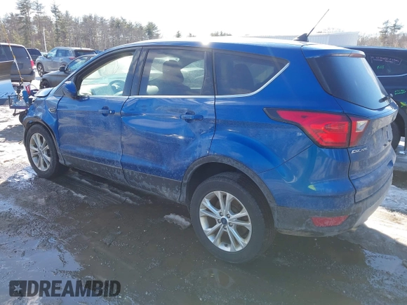 2019 Ford Escape SE z VIN 1FMCU9GD6KUA26821, wystawiony jako IAAI lot #41615726 z przebiegiem 98 071 mil mil oraz . Historia ofert i sprzedaży dostępna na DreamBid. Obrazek 3.