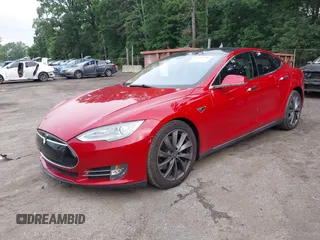 2013 Tesla Model S Performance с VIN 5YJSA1DP1DFP10048, выставлен на аукционе IAAI как лот 42523396 с пробегом 135 396 миль миль и . История ставок и продаж доступна на DreamBid. Изображение 18.