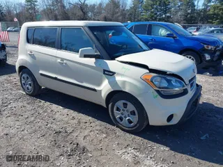 2013 Kia Soul with VIN KNDJT2A59D7484006, listed as a IAAI auction lot 41810603 with 102,490 mi miles. Bid and sale history available at carsss.com. Image 1.